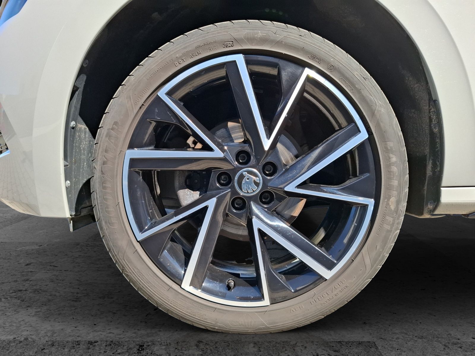 Fahrzeugabbildung SKODA Kamiq TSI Monte Carlo LED Navi AID Pano ACC PDC