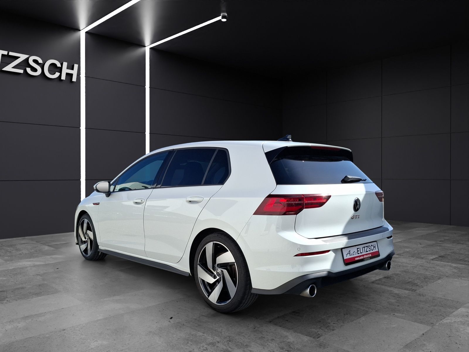 Fahrzeugabbildung Volkswagen Golf VIII GTI DSG Matrix AHK Navi Pano AID ACC R
