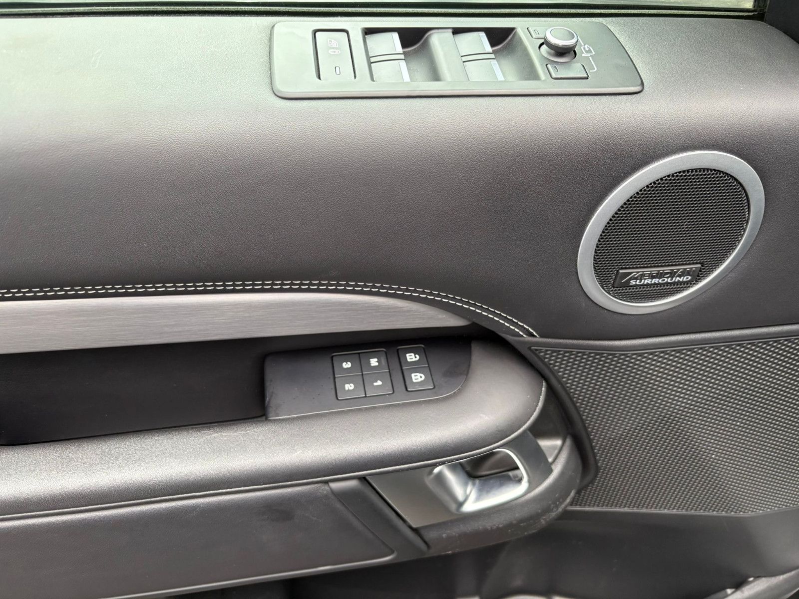 Fahrzeugabbildung Land Rover 5 R-Dynamic HSE D300/7-SITZER/PANO/3D-KAM/VOLL