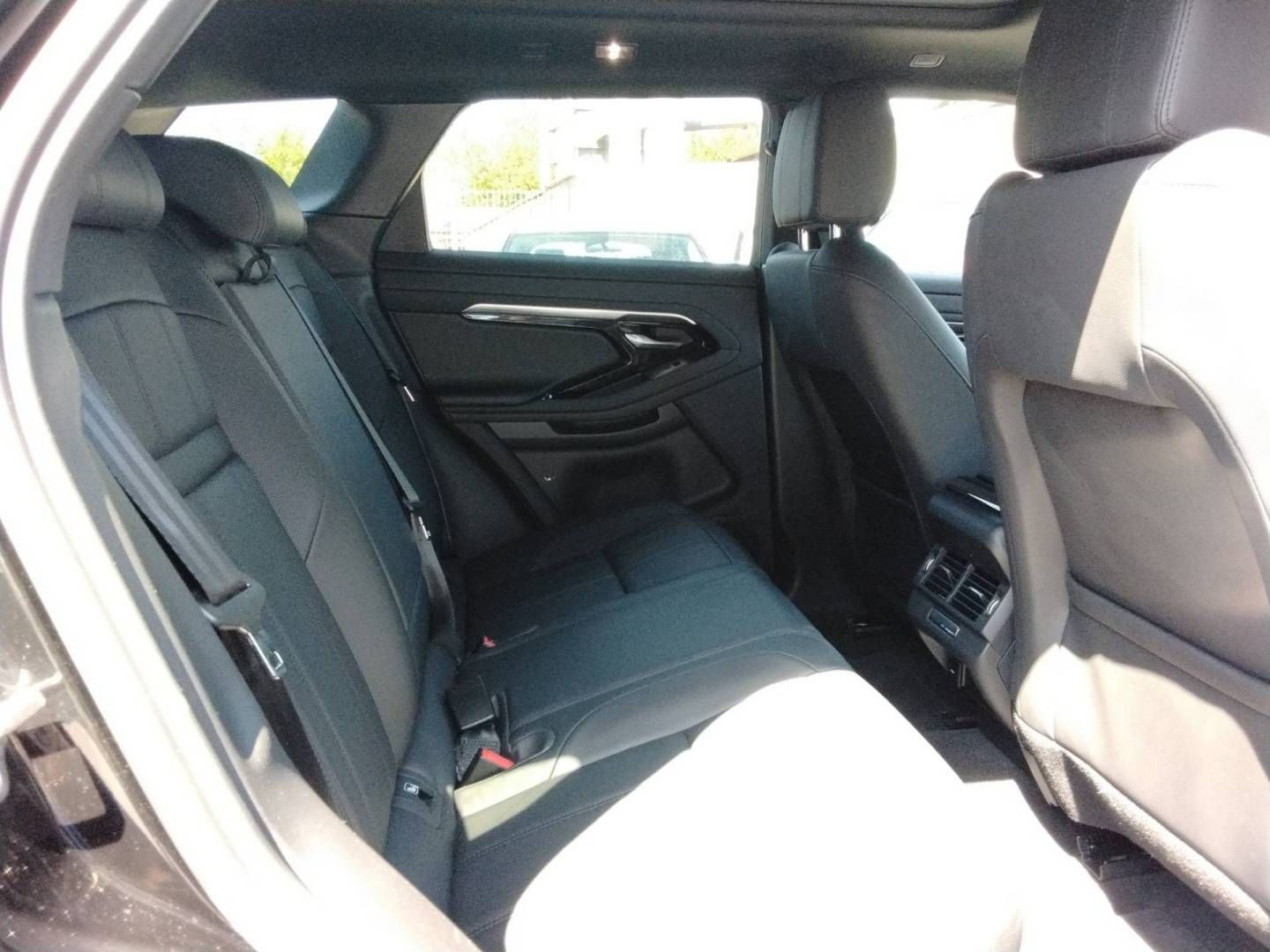 Fahrzeugabbildung Land Rover RANGE ROVER EVOQUE P250 R-Dynamic S
