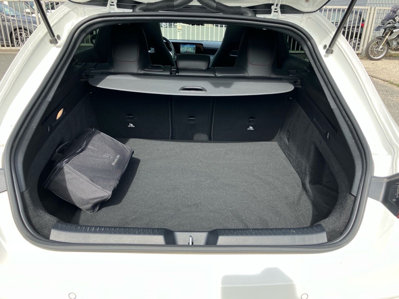 Fahrzeugabbildung Mercedes-Benz CLA 250 e SB AMG+PANO+NIGHT+KAMERA+LED+AMBIENTE