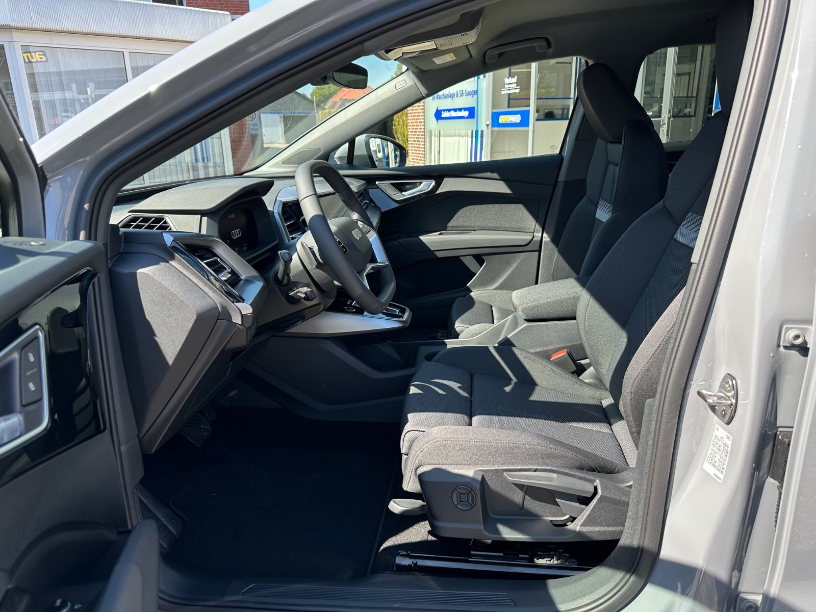 Fahrzeugabbildung Audi Q4 45 e-tron advanced quattro Navi/ACC/Matrix
