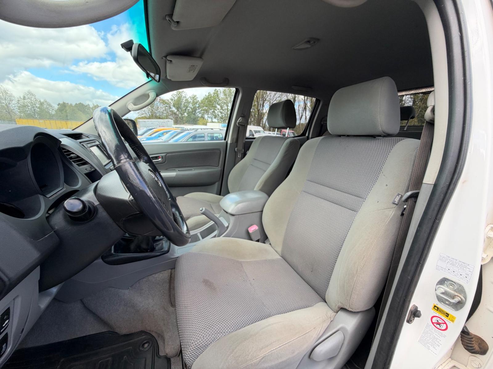 TOYOTA HILUX DOUBLE CAB LIFE 171 ch 4X4 BVM - TREUIL - ATTELAGE - 145000 km