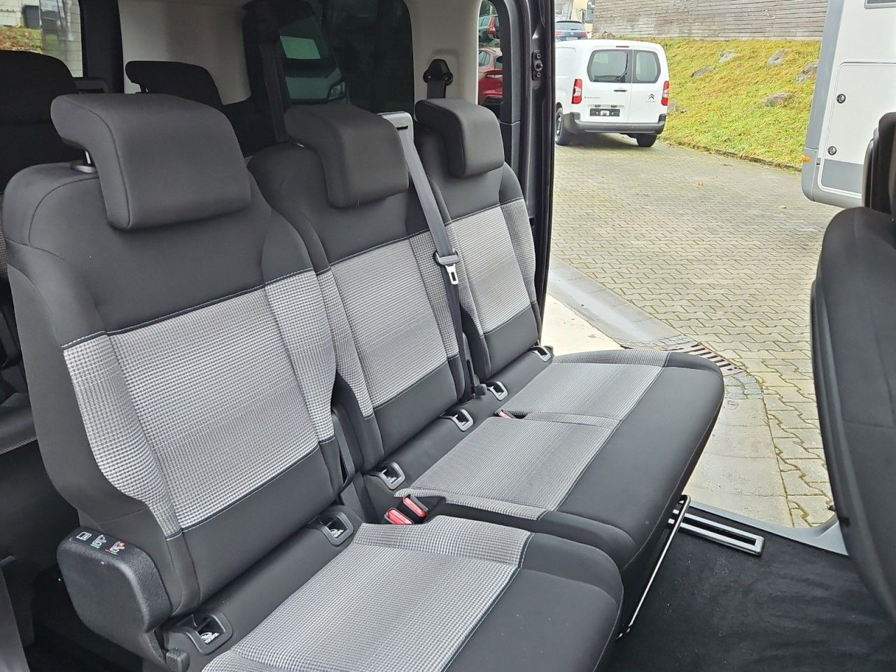 Fahrzeugabbildung Citroën Spacetourer Feel M (L2) Elektromotor 8-Sitzer