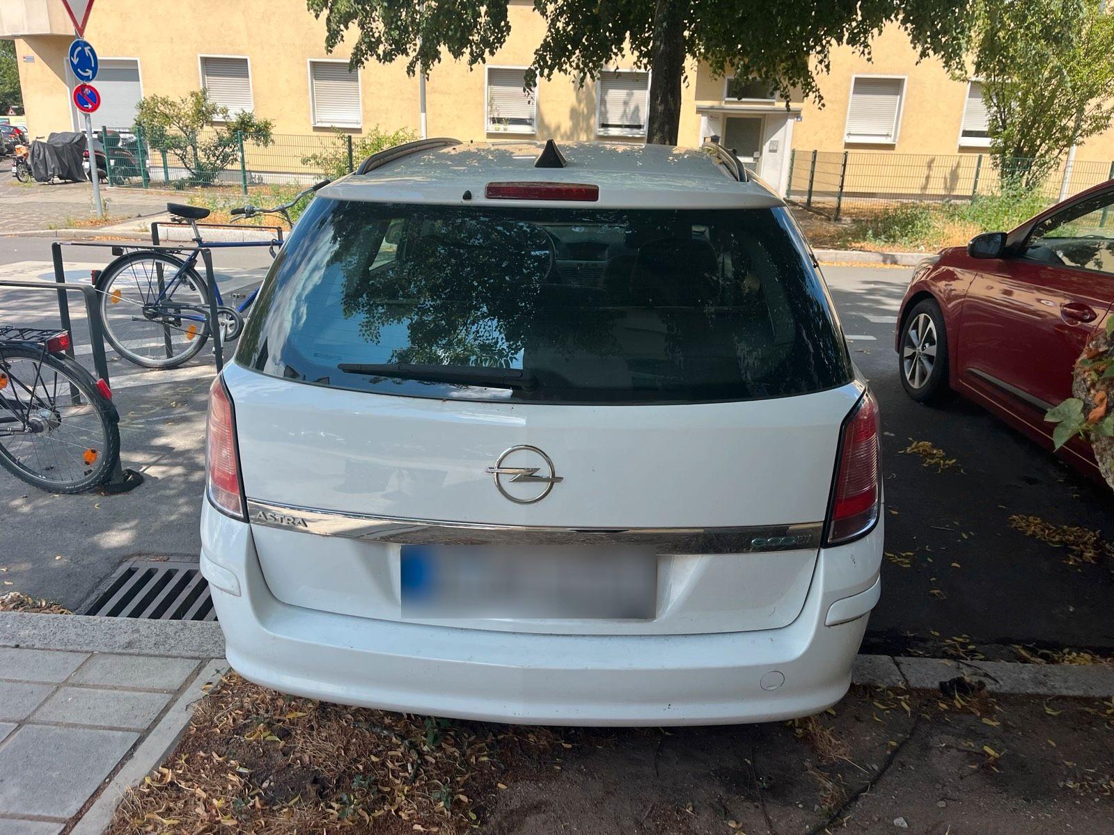 Opel Astra 2009 — photo 8