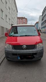 Volkswagen T5 Caravelle - rote Volkswagen T5 Caravelle