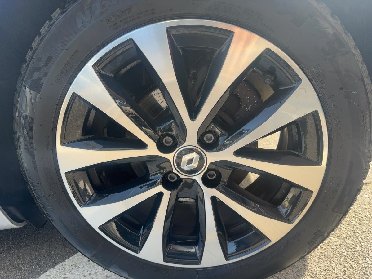 Fahrzeugabbildung Renault Clio TECHNO TCE 140 KAMERA SZH NAVI