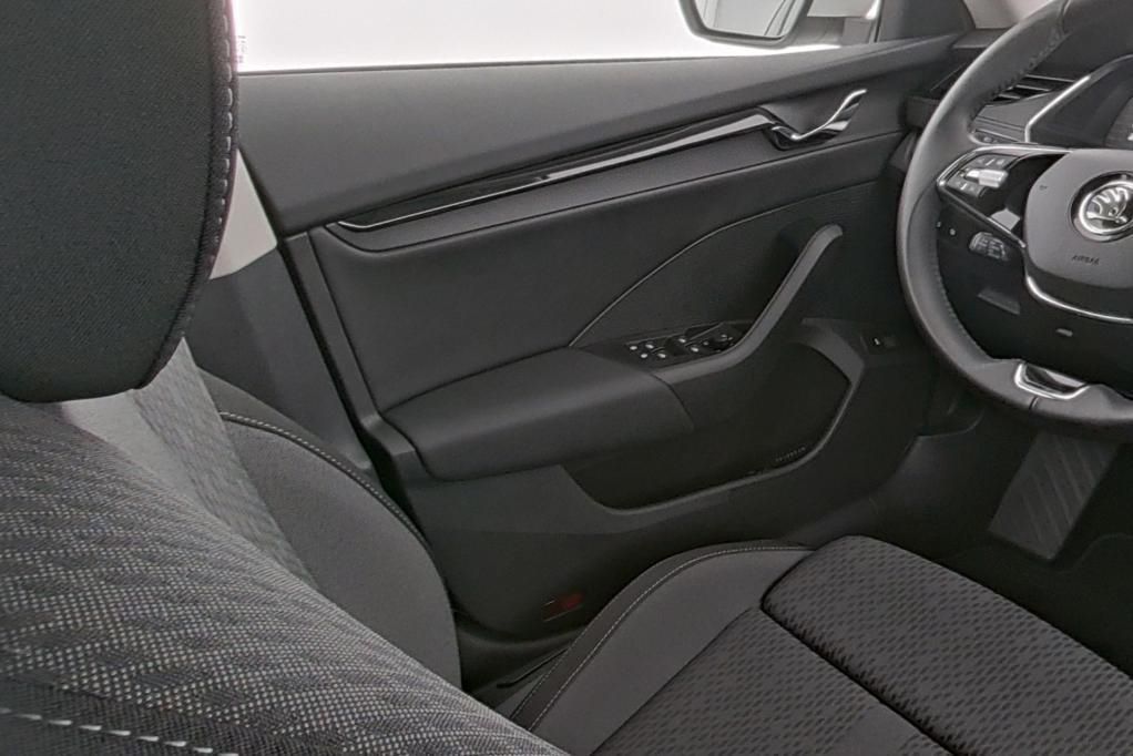 Skoda Octavia Combi Ambition 4x4 2.0 TDI DSG PDC*Tempo