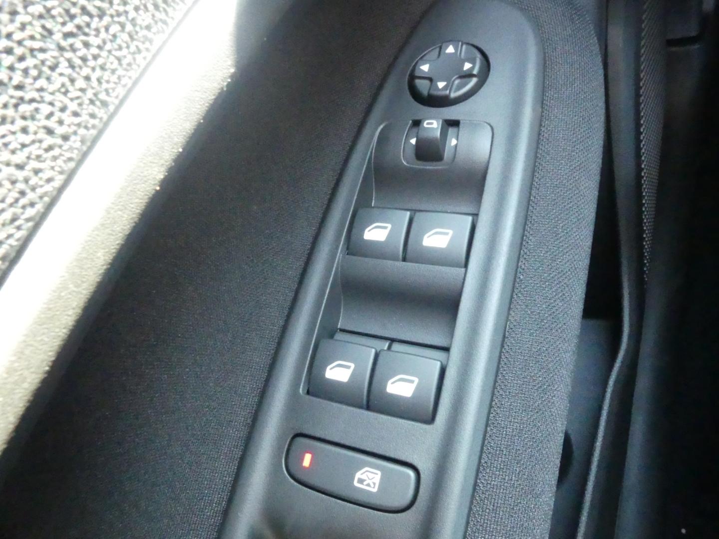 Fiat 600 HYBRID ICON 1.2 110 PS DCT6 KOMFORT NAVI KAM, миниатюра 28