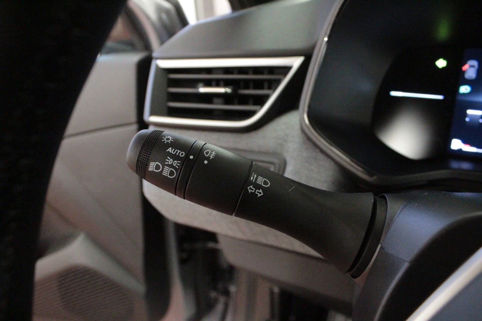 Fahrzeugabbildung Renault Clio TCe 90 Techno *Look-Paket*Winter-Paket*