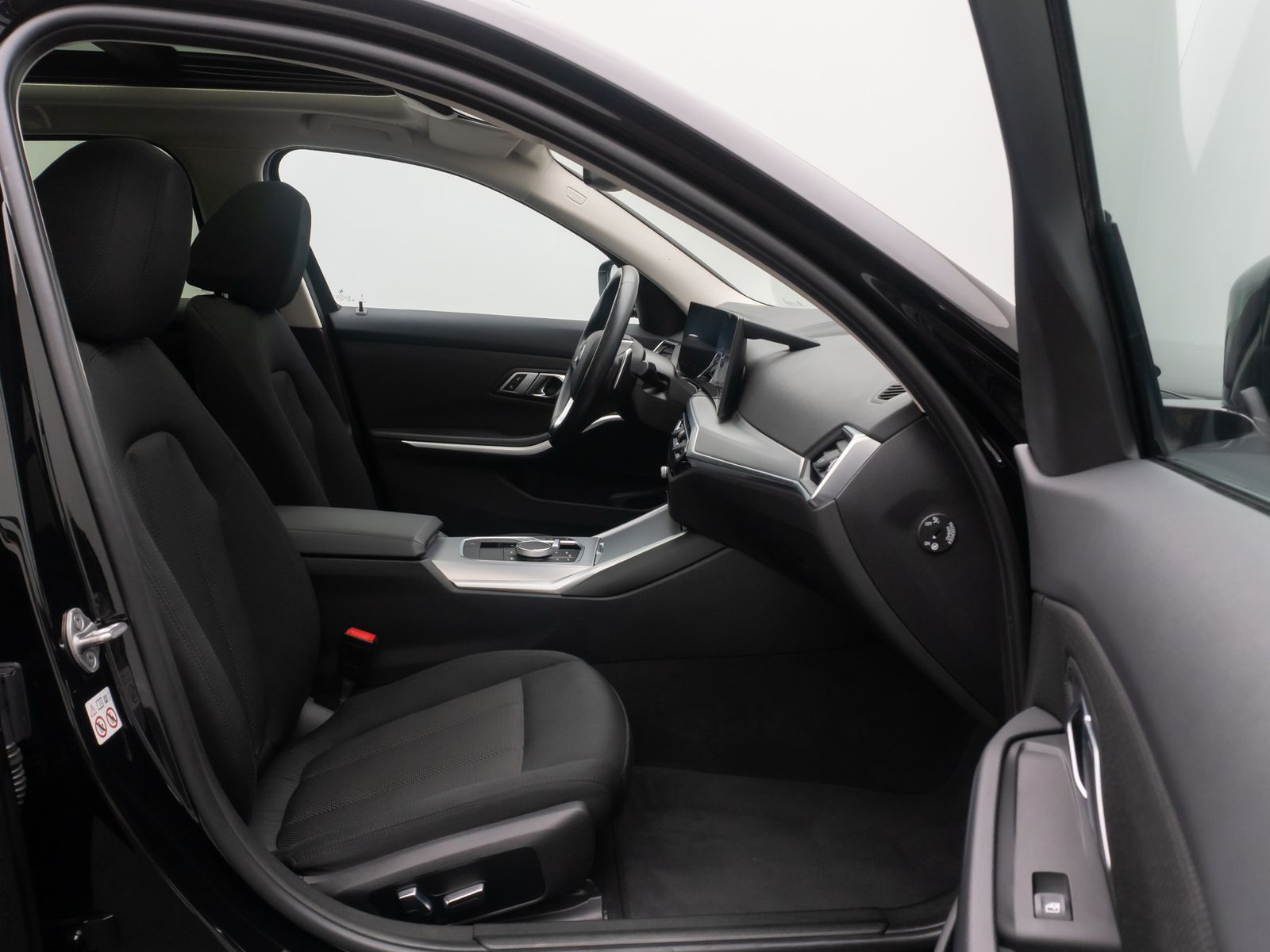 Fahrzeugabbildung BMW 330e Panorama DAB CockPit+ Widscreen PDC 19Zoll