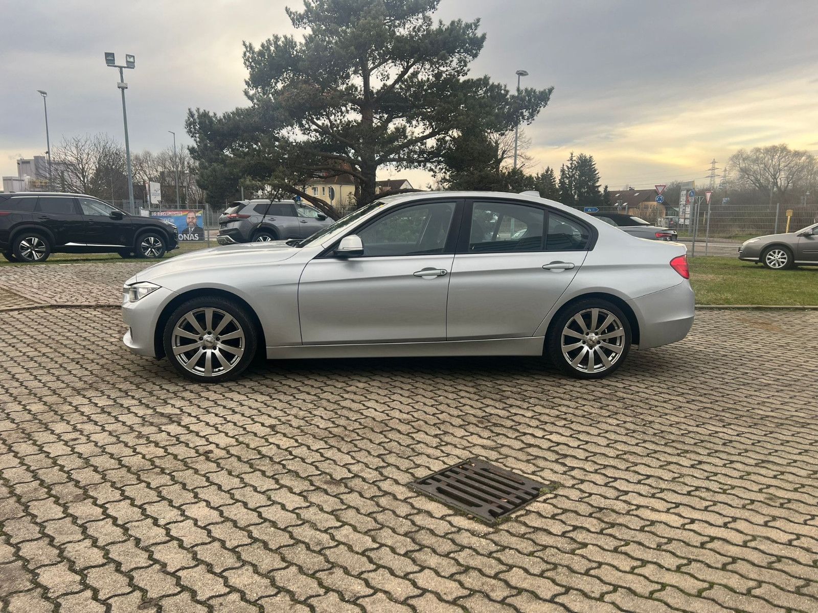 Fahrzeugabbildung BMW 316i Limousine 1.6 KLIMA+XENON+SHZ+NAVI+TÜV-NEU