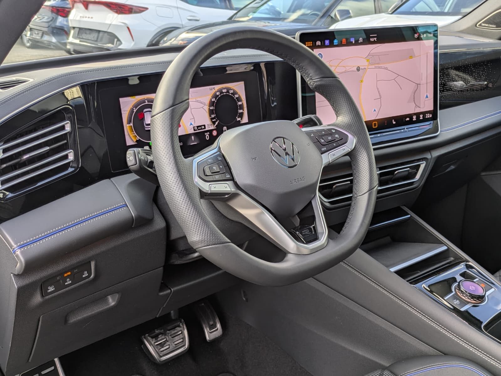 Fahrzeugabbildung Volkswagen Tiguan 2.0 TDI 4M R-Line PANO*H&K*AHK*MATRIX*20"