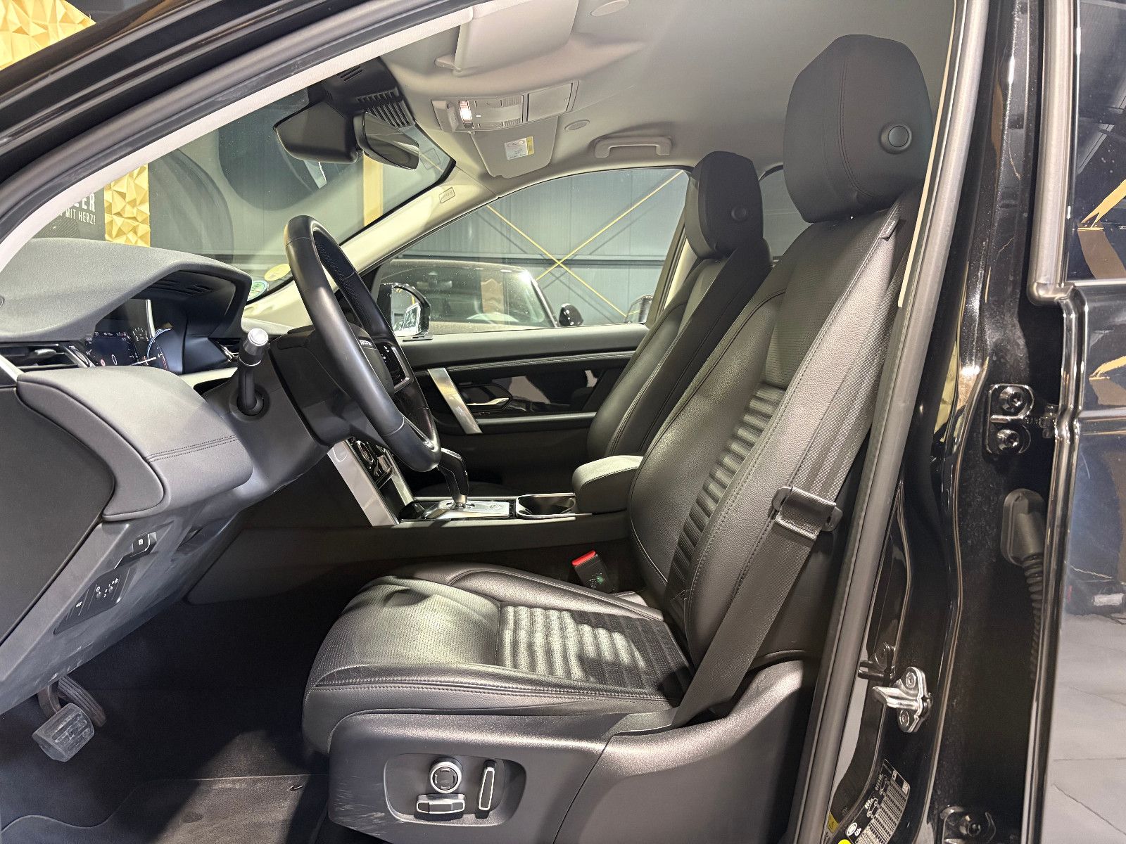 Fahrzeugabbildung Land Rover Discovery Sport S AWD/360°/APPLE/NAVI/SHZ/DAB/