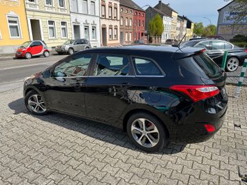 Fahrzeugabbildung Hyundai i30 blue 1.6 CRDi NAVI KAMERA EURO 6