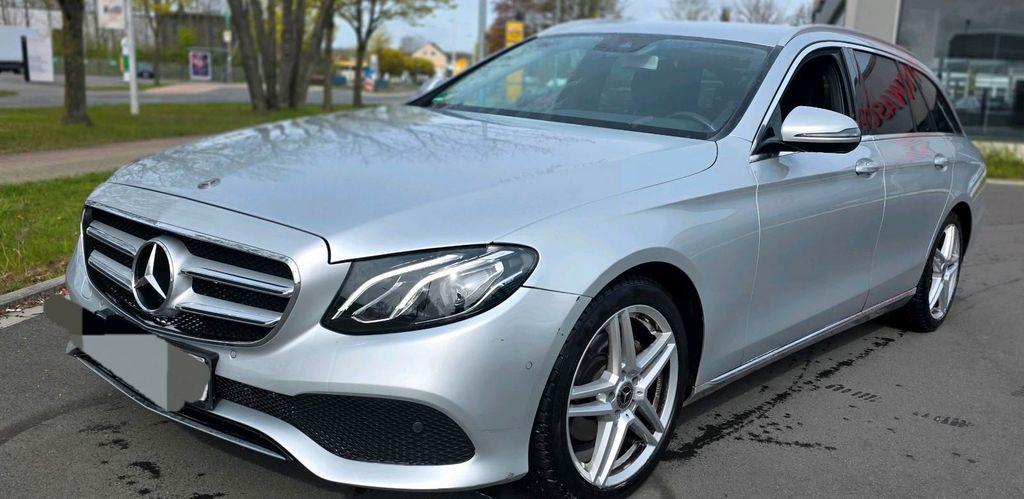 Image of Mercedes-Benz E 220