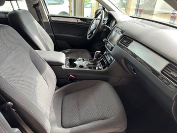 Volkswagen Touareg - 12