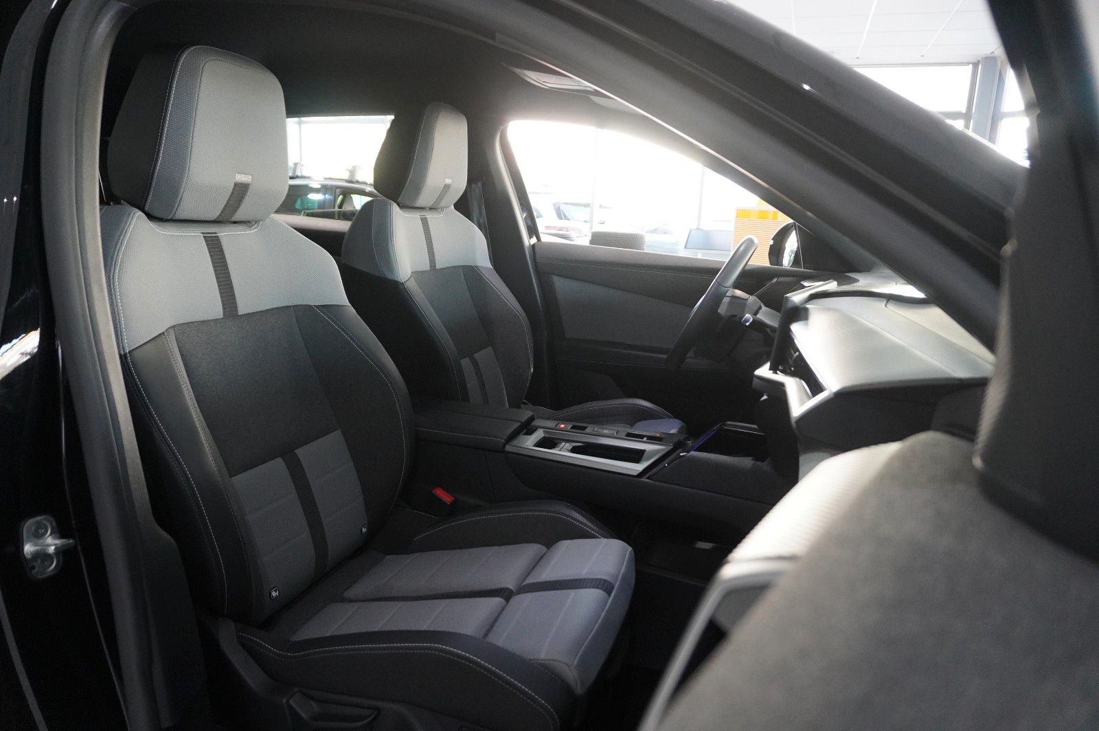 Fahrzeugabbildung Opel Grandland 1.2 GS SPORT HYBRID NAVI/LED/KAMERA/SH