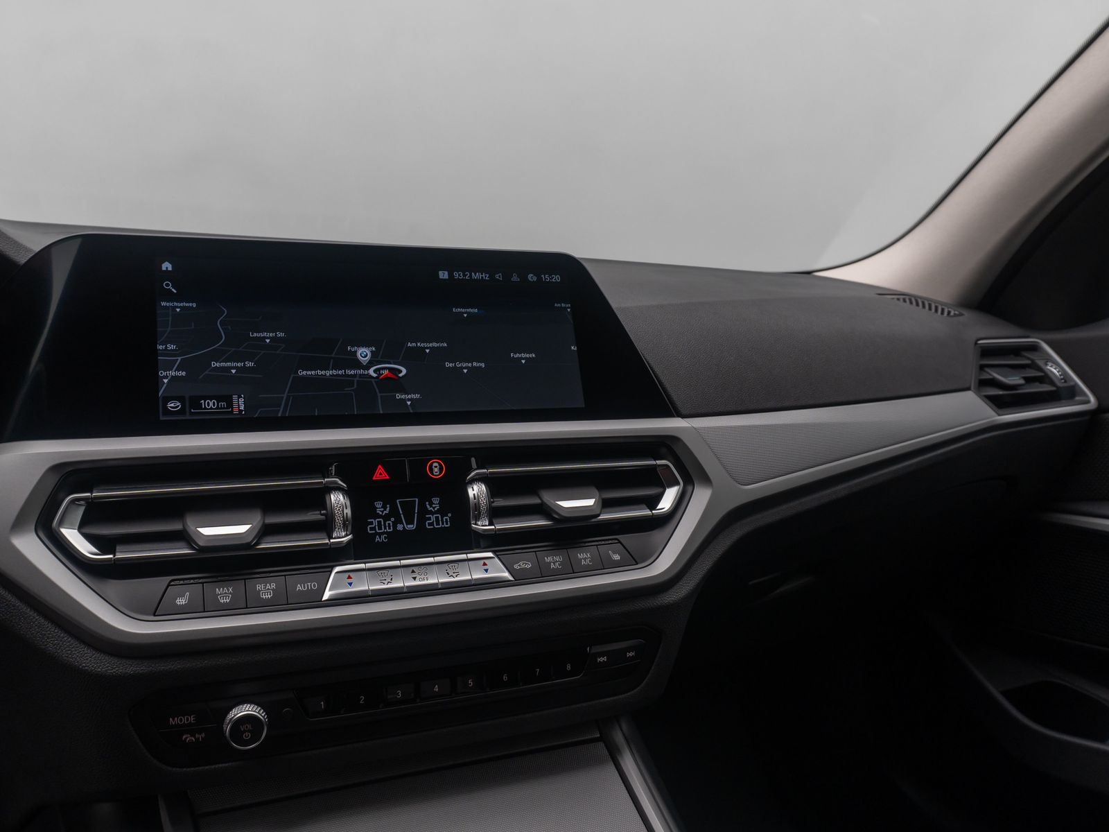 Fahrzeugabbildung BMW 318i GeschwindigReg DAB Alarm PDC LED CockpitPro