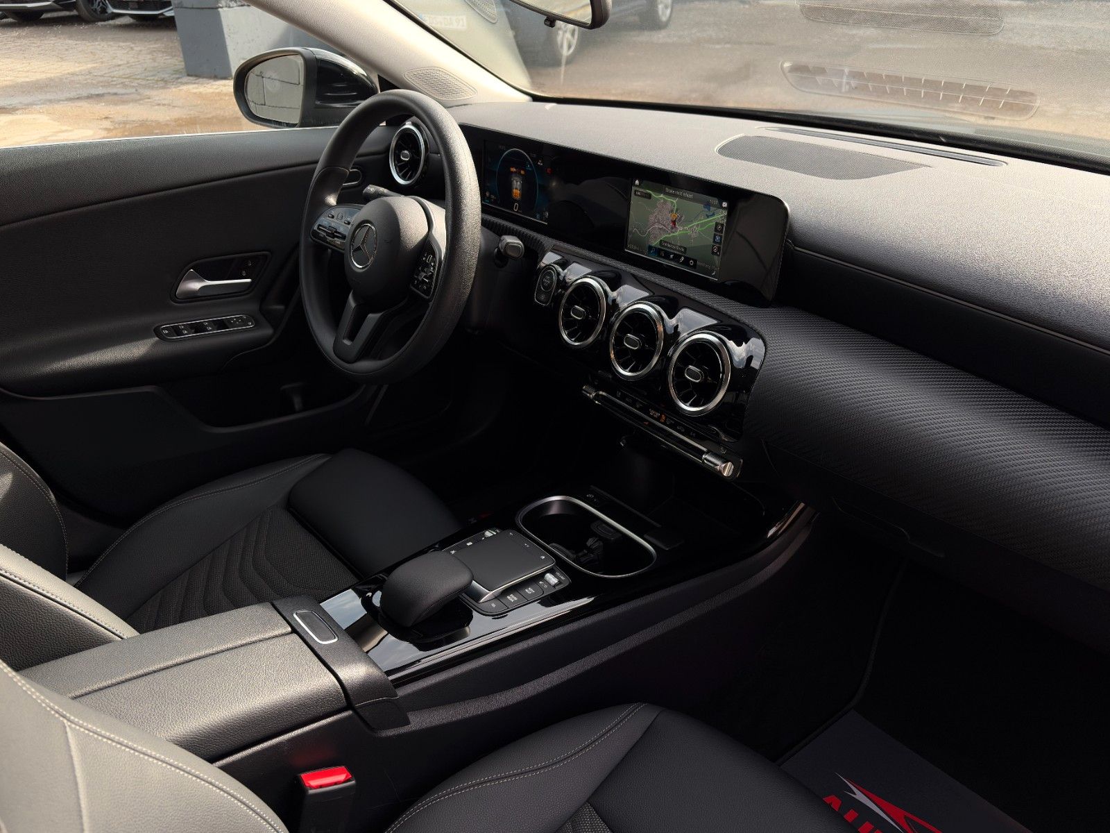 Fahrzeugabbildung Mercedes-Benz CLA 180 Shooting Brake TEMP CarPlay PDC SHZ