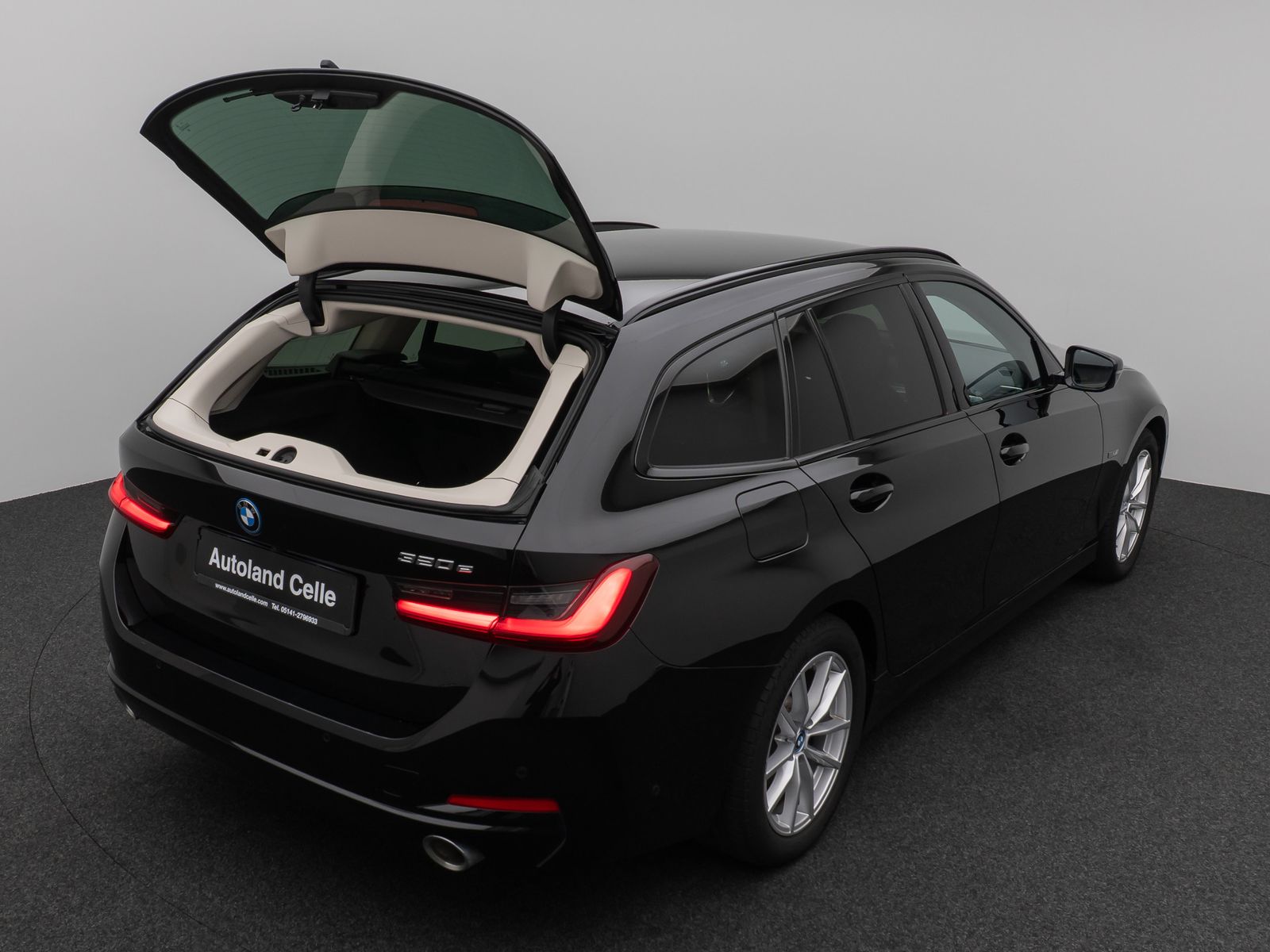 Fahrzeugabbildung BMW 320e Kamera HUD DAB H/K AHK Stop&Go Sport LED