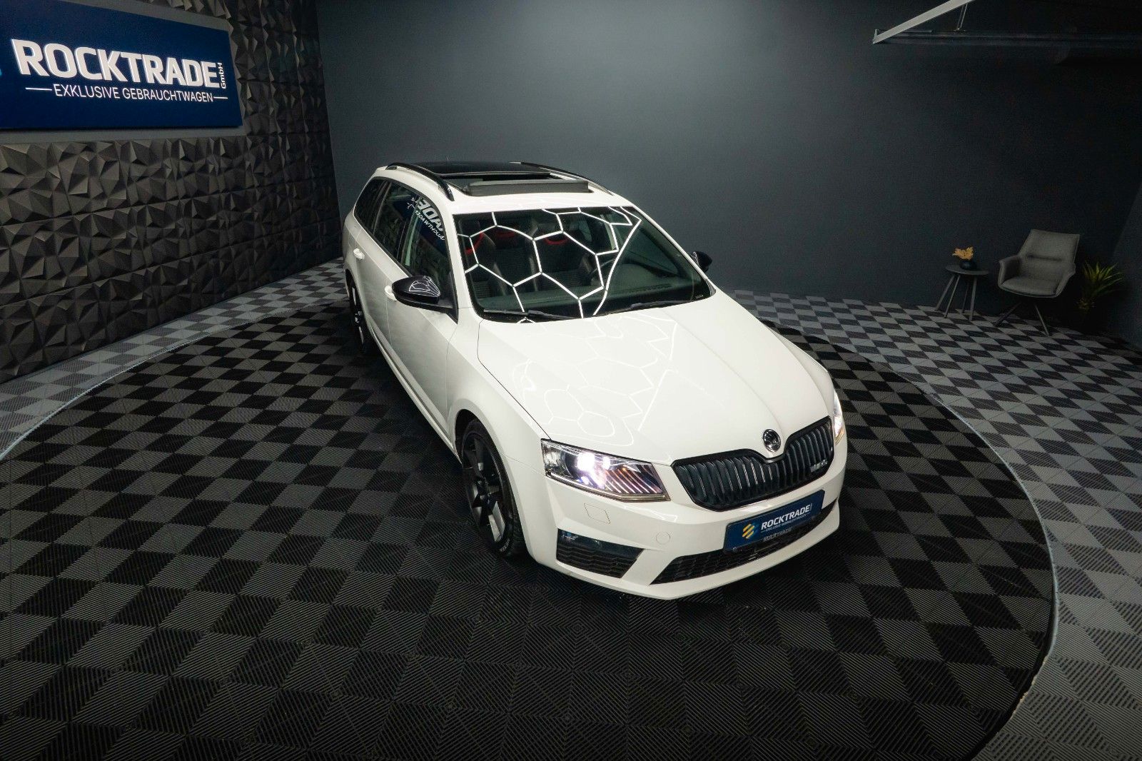 Fahrzeugabbildung SKODA Octavia 2.0 TDI RS 4x4 Performance *Pano*ACC*LED