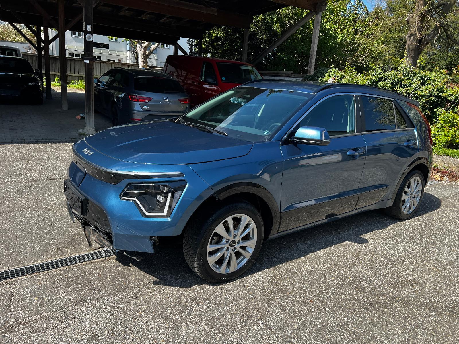 Kia Niro e-Niro Inspiration vorne unten beschädigt