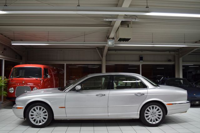 Fahrzeugabbildung Jaguar XJ8 3.5 V8/Topfahrzeug in edler Farbgebung