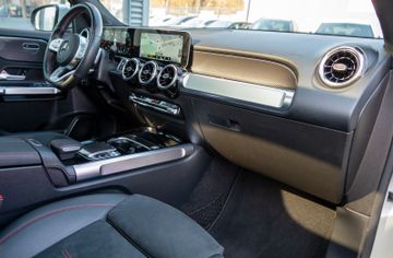 Fahrzeugabbildung Mercedes-Benz GLB 250 4Matic AMG Line PANO|AHK|LED|KEYLESS|KAM