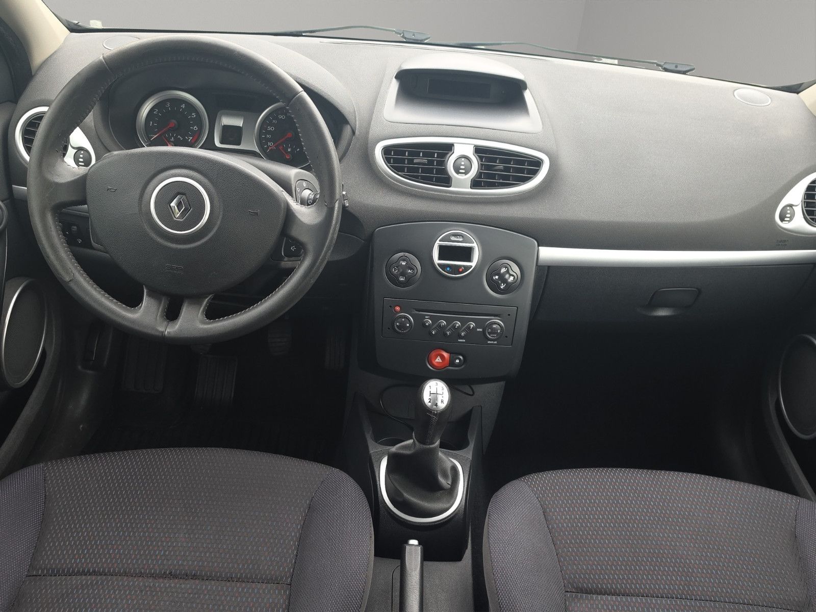 Fahrzeugabbildung Renault Clio Grandtour Edition Dynamique Tüv Service Neu
