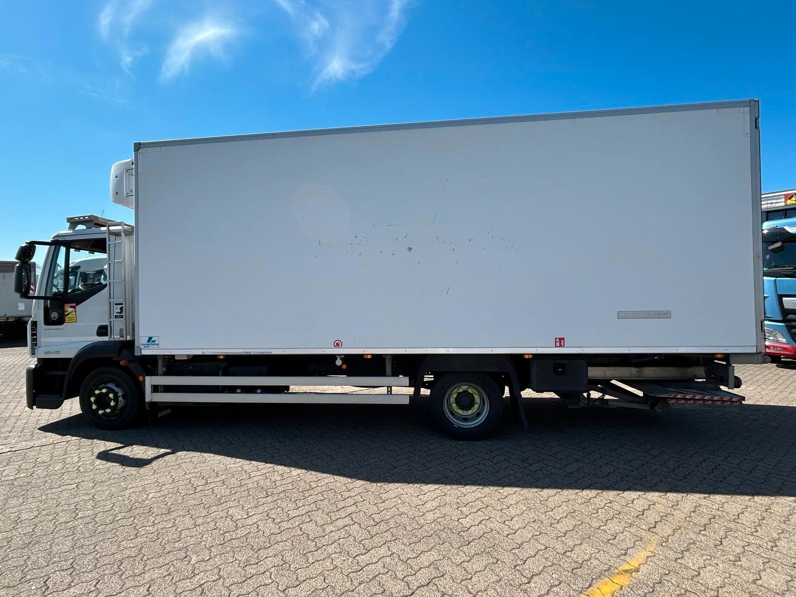 Fahrzeugabbildung Iveco 120E21 Kühlkoffer, Carrier, Dhollandia
