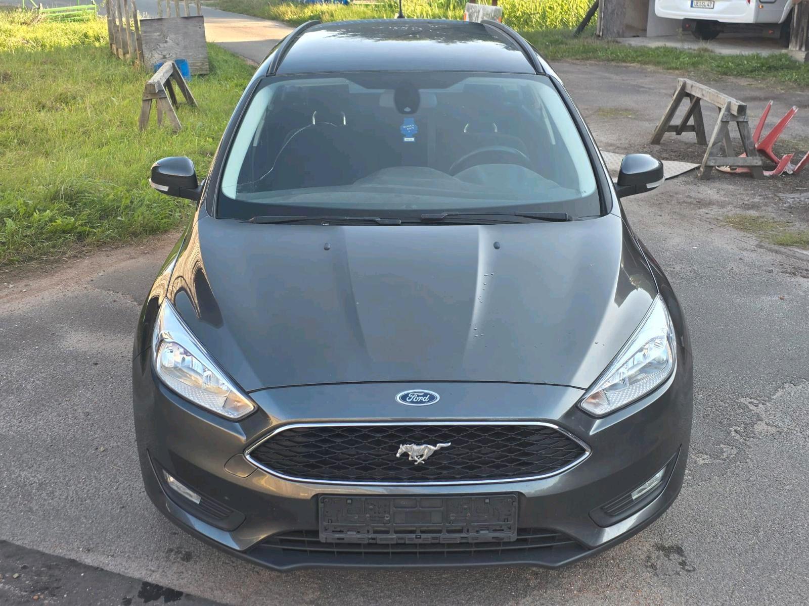 Ford Focus 2015 — rear view