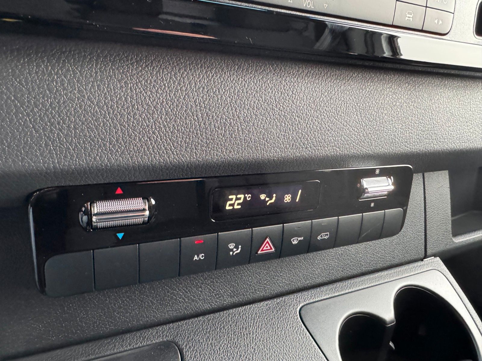 Fahrzeugabbildung Mercedes-Benz Sprinter 319 CDI 4325 LED MBUX SHZ AHK