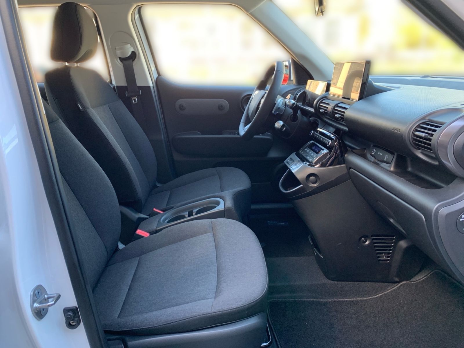 Fahrzeugabbildung Hyundai INSTER Select Elektro 49 kWh sofort verfügbar