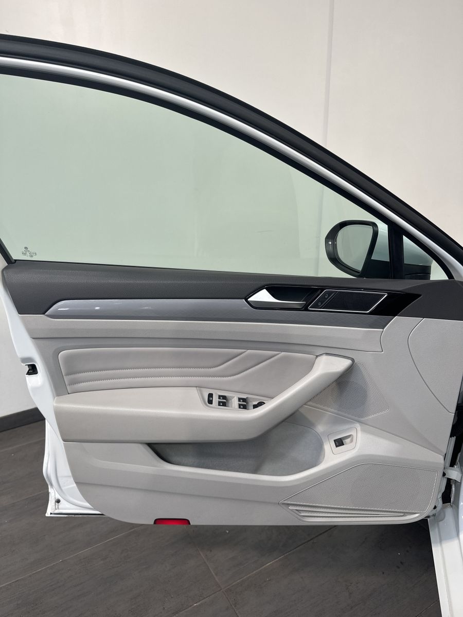 Fahrzeugabbildung Volkswagen Passat Variant 4M Business NAV+LED+AHK+CARPLAY