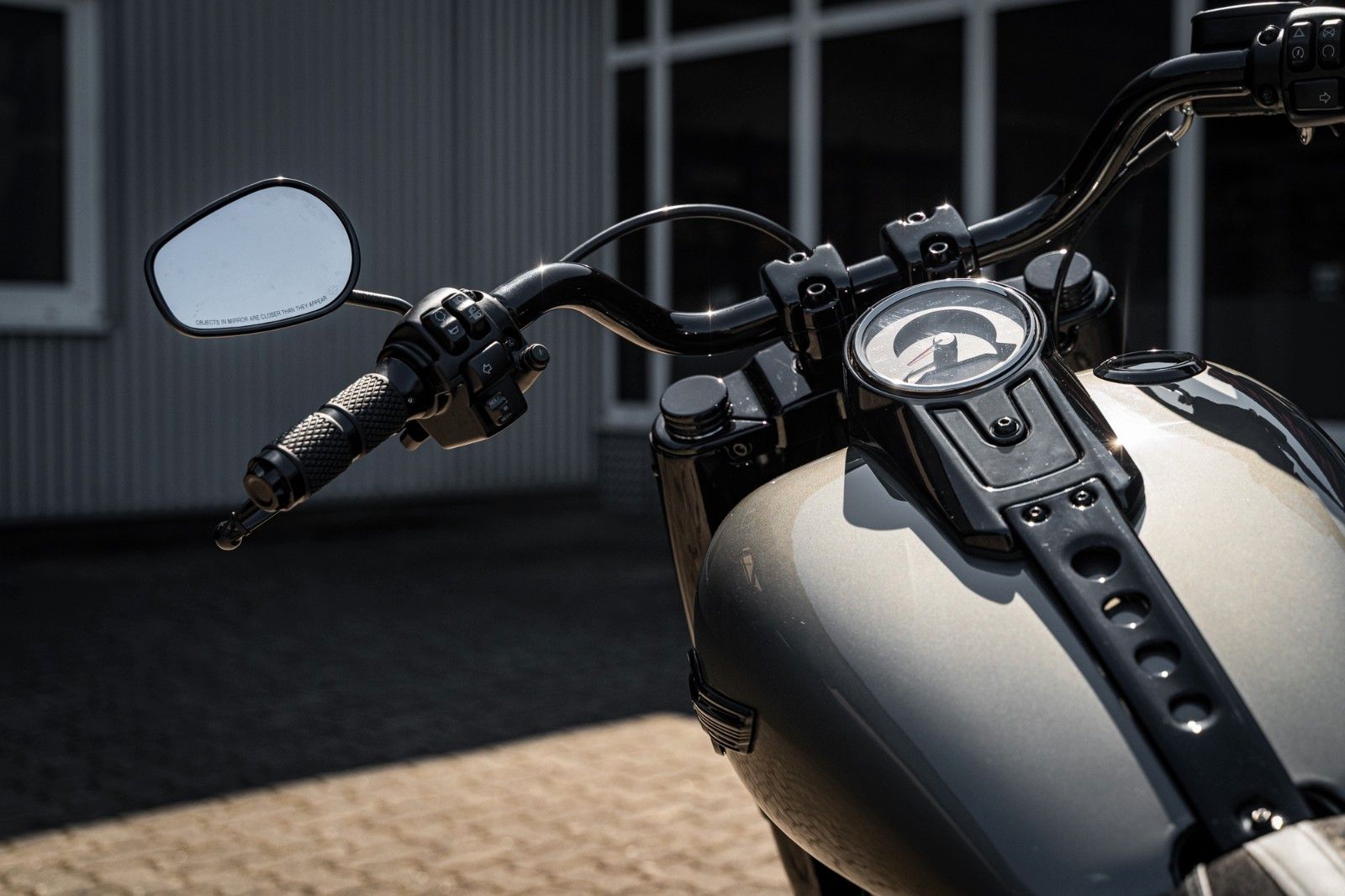 Fahrzeugabbildung Harley-Davidson DARK FAT BOY FLFBS 114 MY24 - ÖHLINS PORSCHE J&H