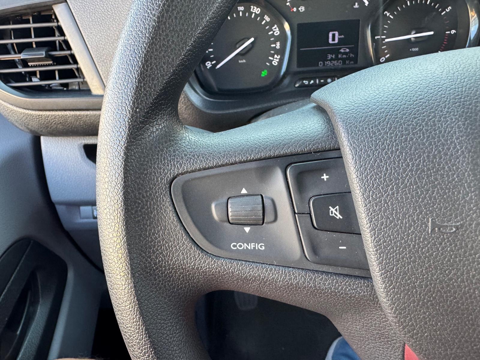 Peugeot Expert Traveller L2 8Sitzer 2xPDC+NAVI+Tempomat