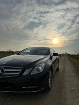 Mercedes-Benz  W207 E200 Coupé  - Mercedes-Benz 220: Coupe