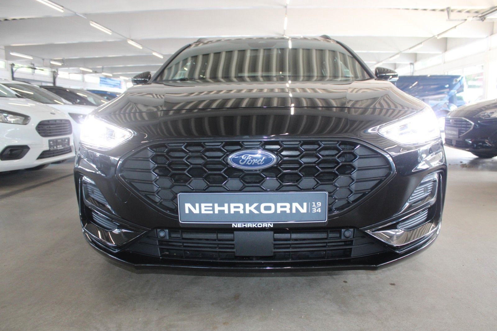 Fahrzeugabbildung Ford Focus ST-Line X AHK M-LED STDHZ B&O ACC WinterP.