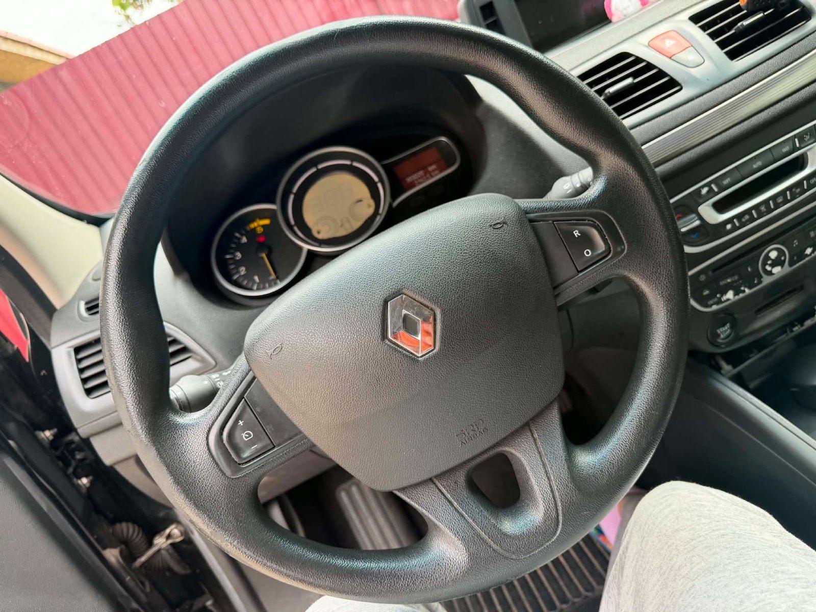 Renault Megane 2012 — photo 11
