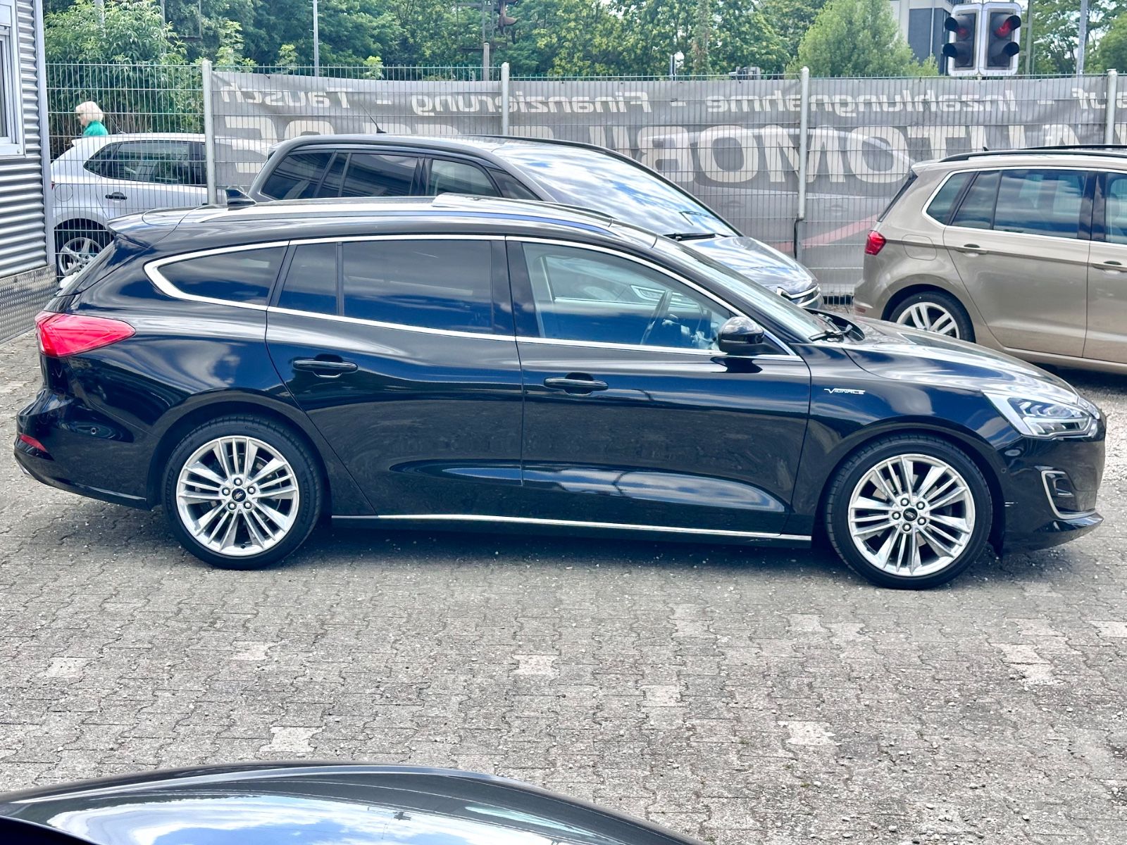 Fahrzeugabbildung Ford FOCUS TURNIER VIGNALE*PANO+LED+1.HAND*