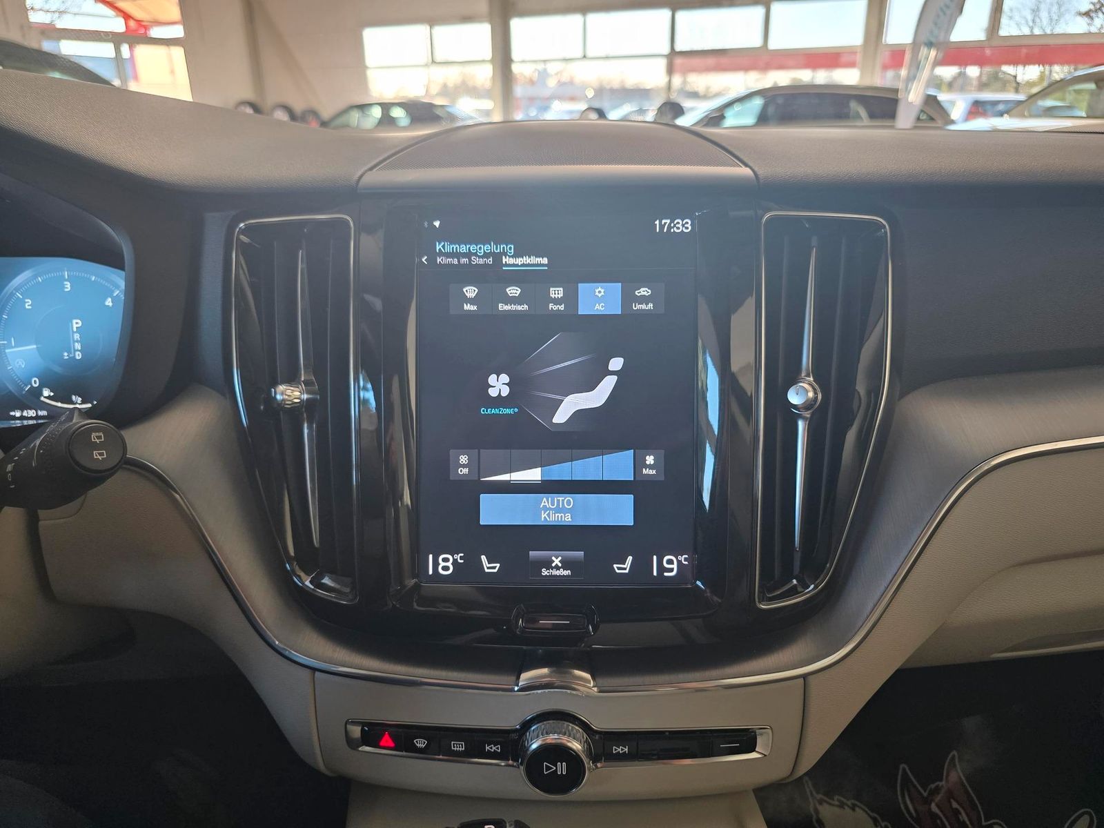 Fahrzeugabbildung Volvo XC 60 D4 /StandHz/Keyless/Carplay/Ahk