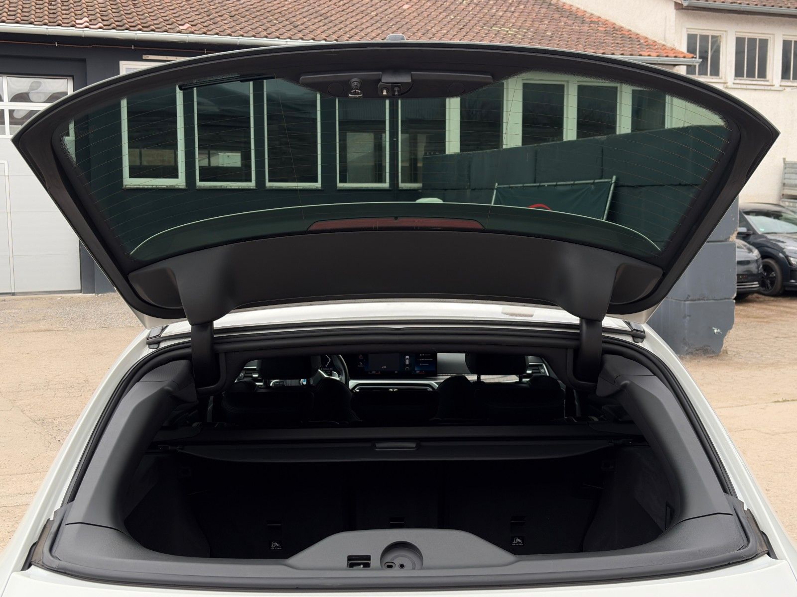 Fahrzeugabbildung BMW 320i Touring M Sport ACC CAM 3Z-Kl. SHZ Ambiente