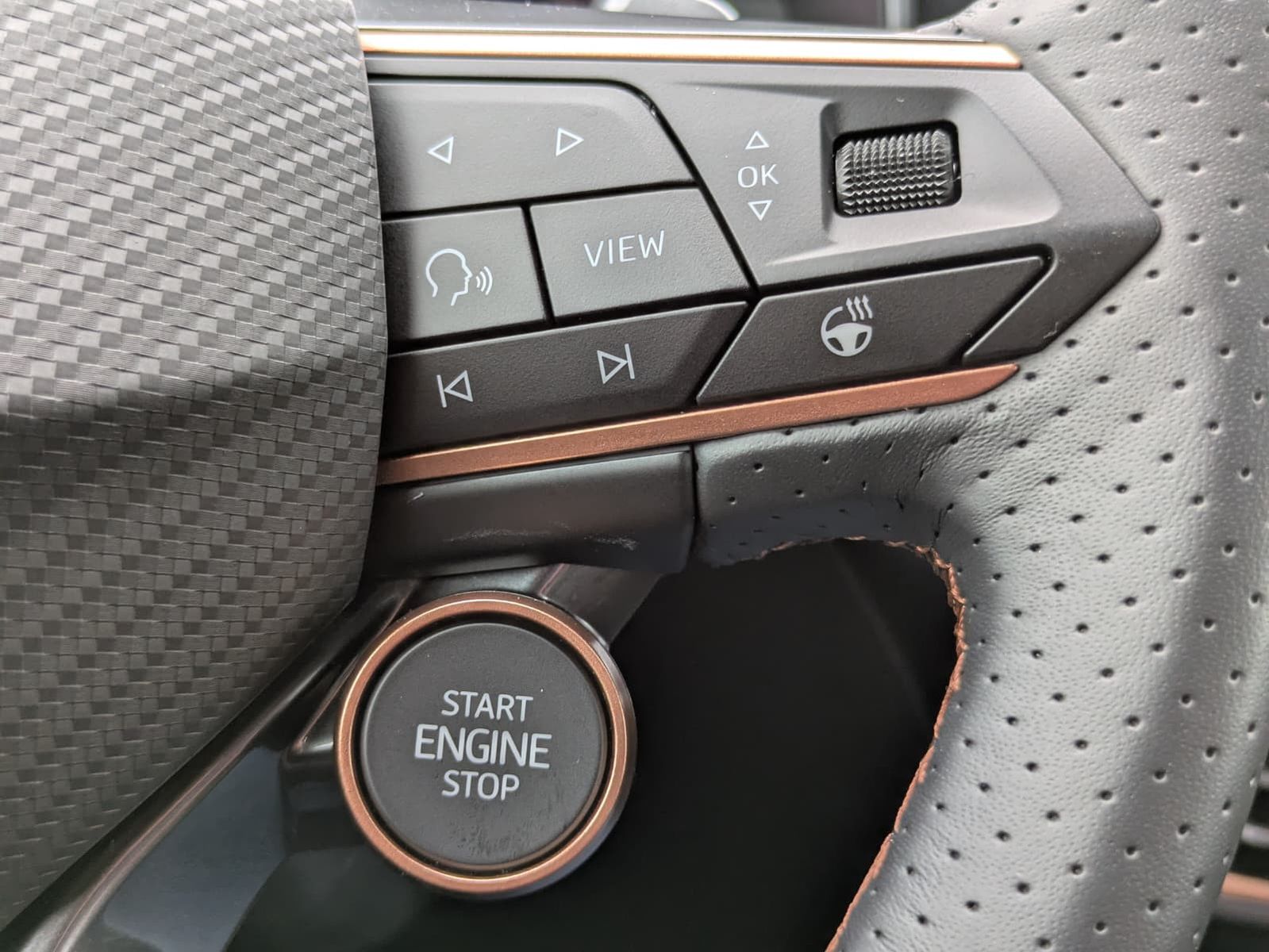 Fahrzeugabbildung CUPRA Leon 1.5 eTSI EDGE MATRIX*ACC*KAM*18"5JGARANTIE