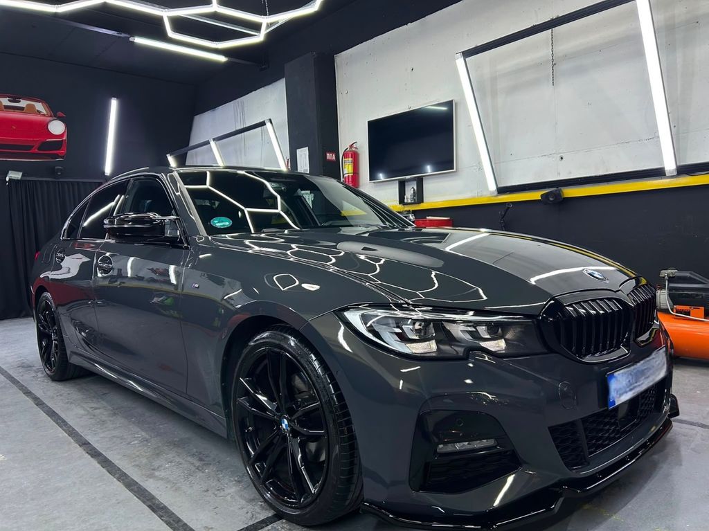 Image of BMW 320