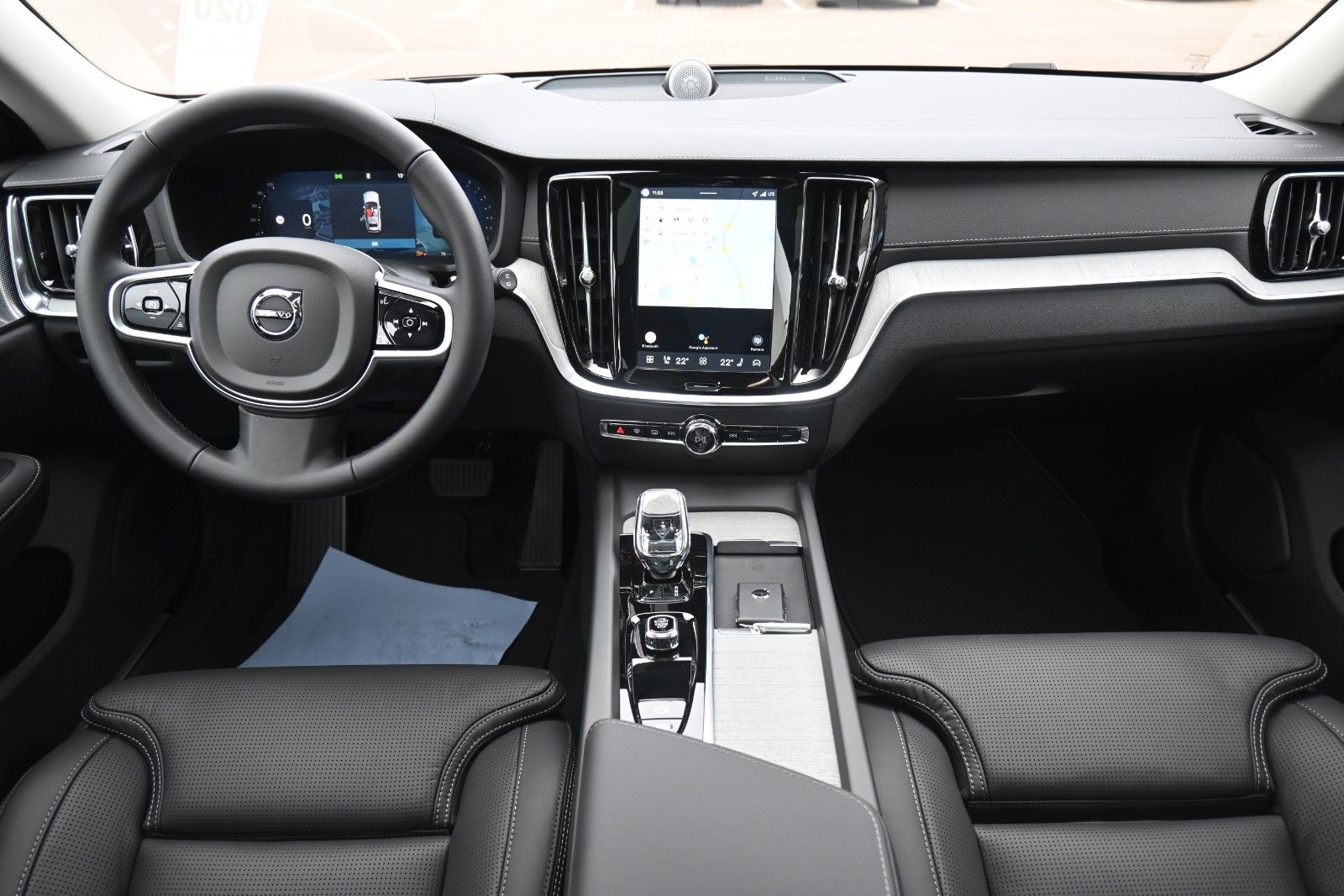 Fahrzeugabbildung Volvo V60 B4 DKG Ultra Dark*B&W*Massage*ACC*AHK*20"