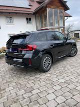 BMW iX1 xDrive30 - - BMW iX1 mit Panoramadach