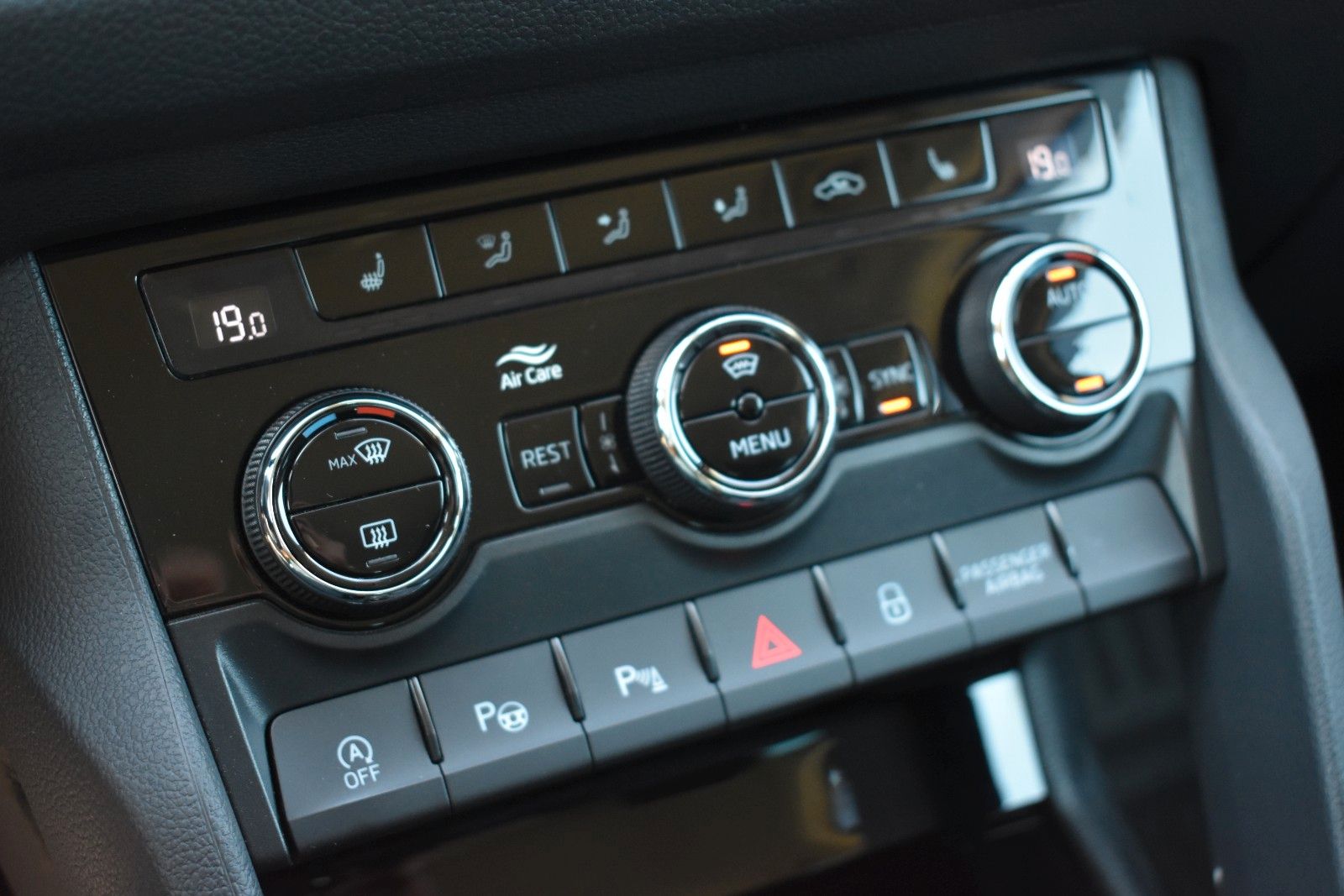 Fahrzeugabbildung SKODA Kodiaq Clever 4x4 Autom. LED Keyless ACC DAB+