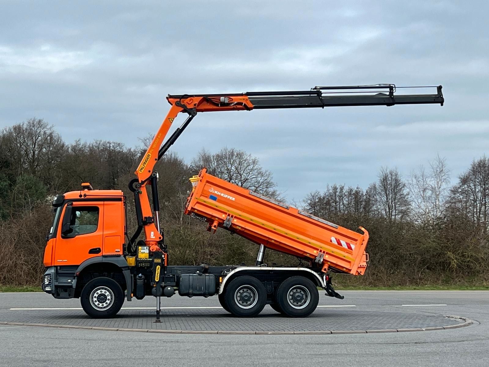 Fahrzeugabbildung Mercedes-Benz Arocs 2643 Kipper PK 18002 Kran Bordmatik