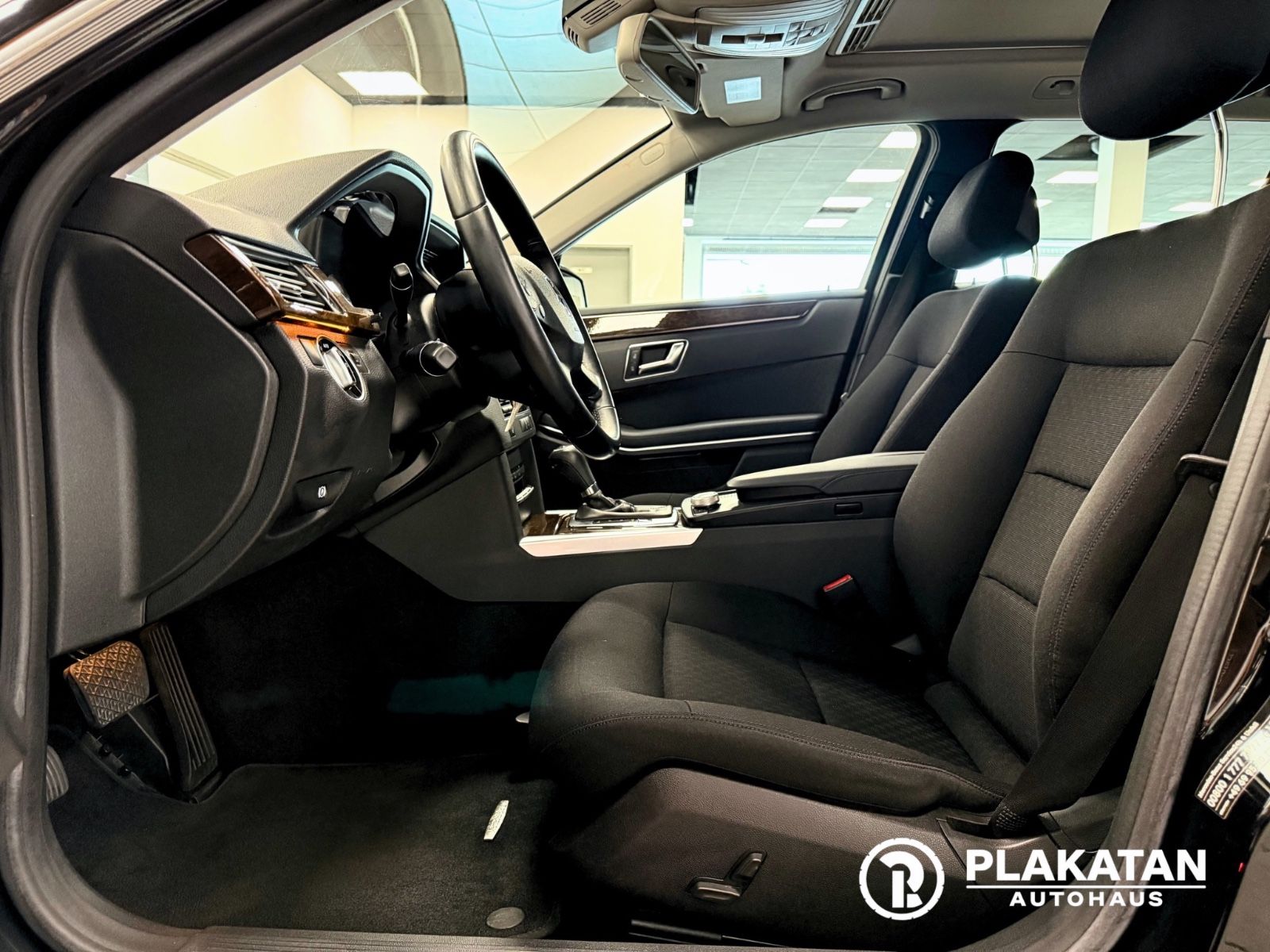 Fahrzeugabbildung Mercedes-Benz E 200 T-Modell Abst-Tempomat Navi MB-Service